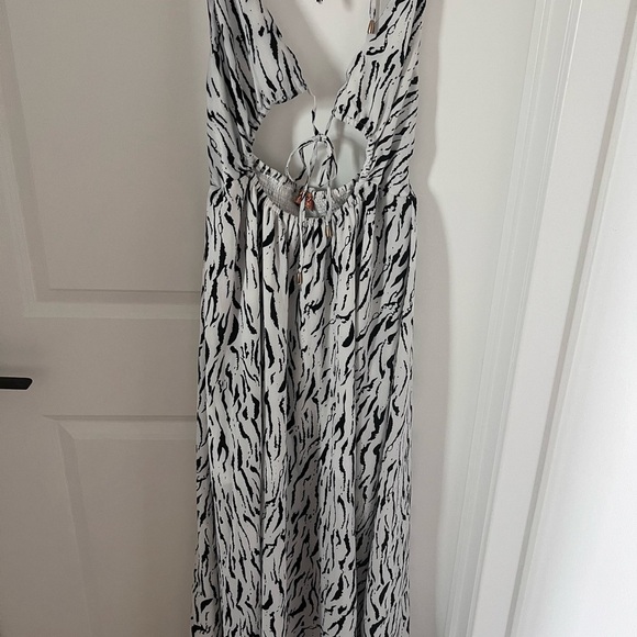 Zebra Print Maxi Cutout Halter Dress Size Medium - Picture 14 of 17